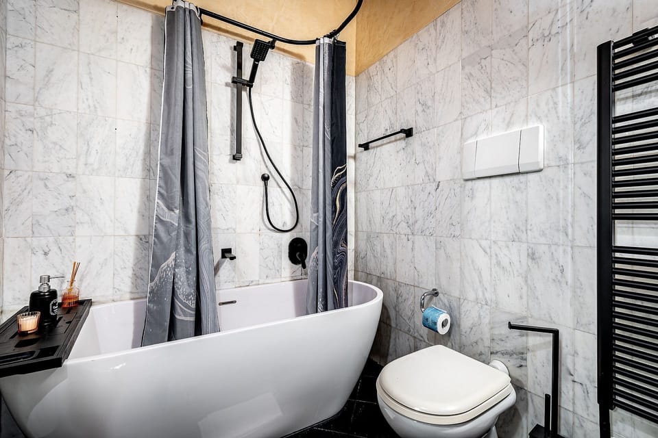 Honeymoon Double Room | Bathroom | Shower, free toiletries, hair dryer, bidet