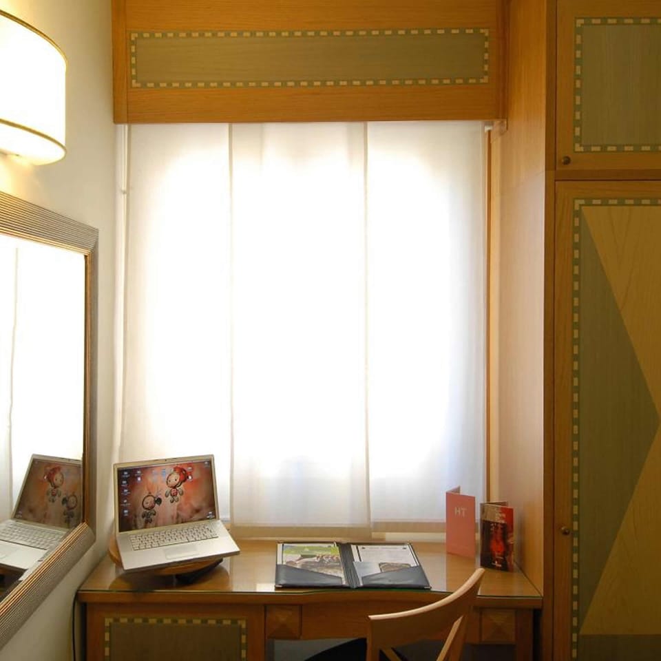 Classic Single Room | Down comforters, minibar, in-room safe, desk