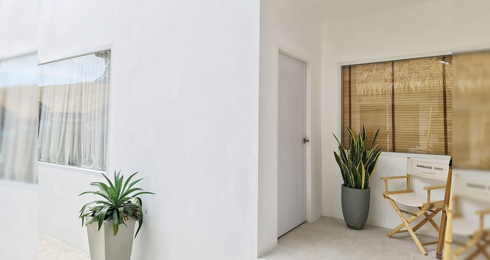 Cozy House | Minibar, in-room safe, blackout drapes, soundproofing