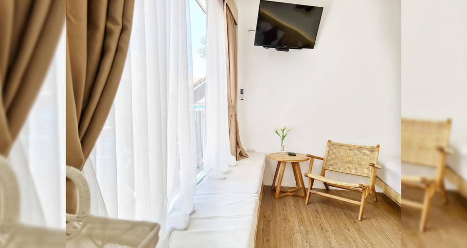 Cozy House | Minibar, in-room safe, blackout drapes, soundproofing