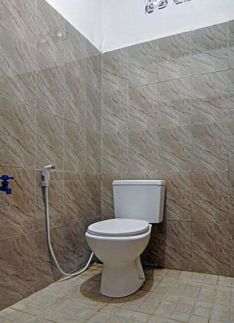 Economy Double Room | Bathroom | Shower, rainfall showerhead, toilet paper