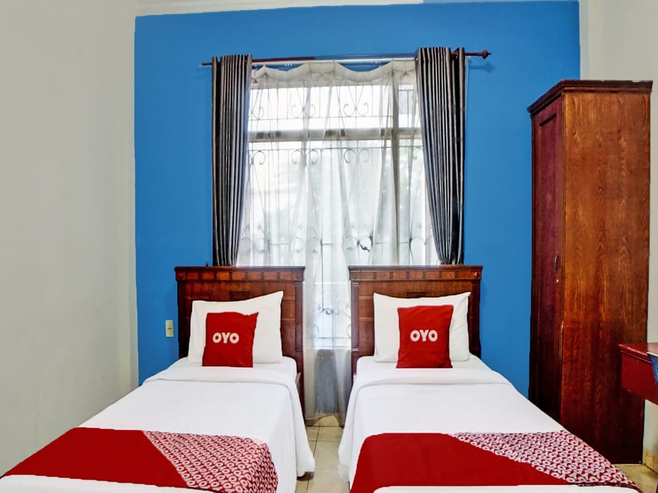 Twin Room | WiFi (free), bed sheets