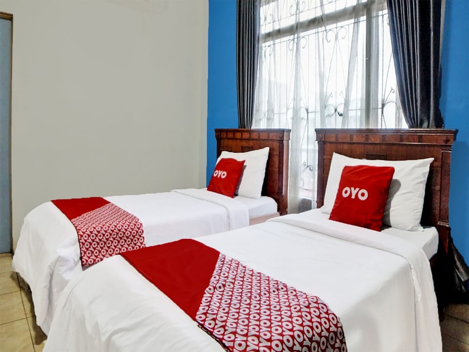 Twin Room | WiFi (free), bed sheets
