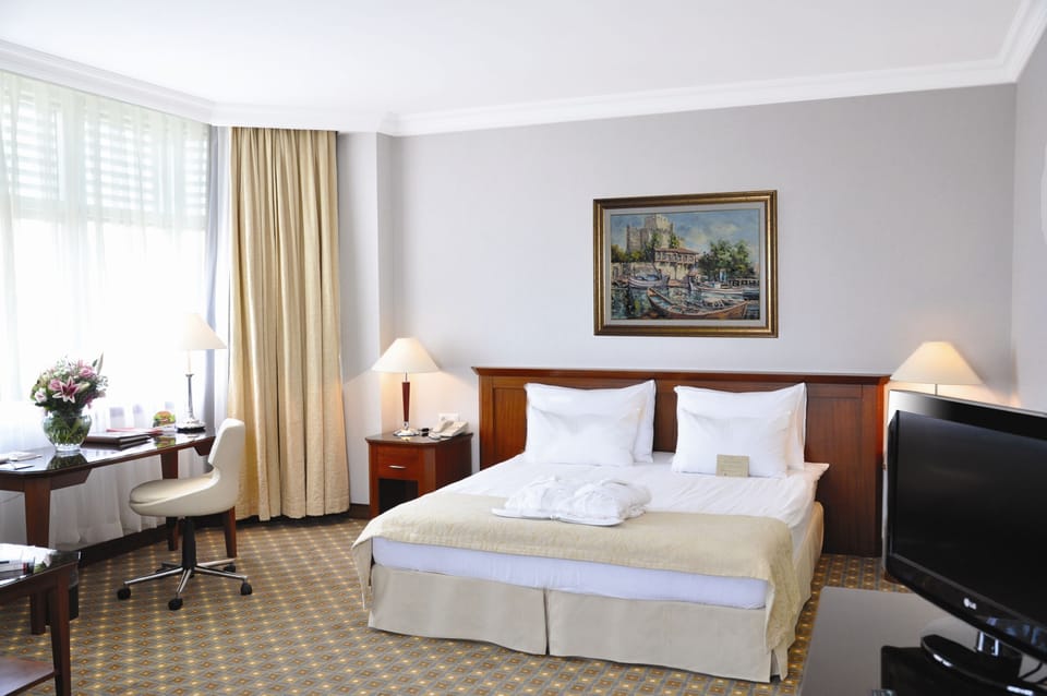 Premium bedding, minibar, in-room safe, desk