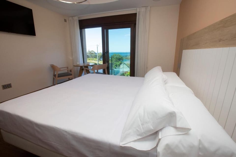 Junior Double Room | Hypo-allergenic bedding, minibar, in-room safe, free WiFi