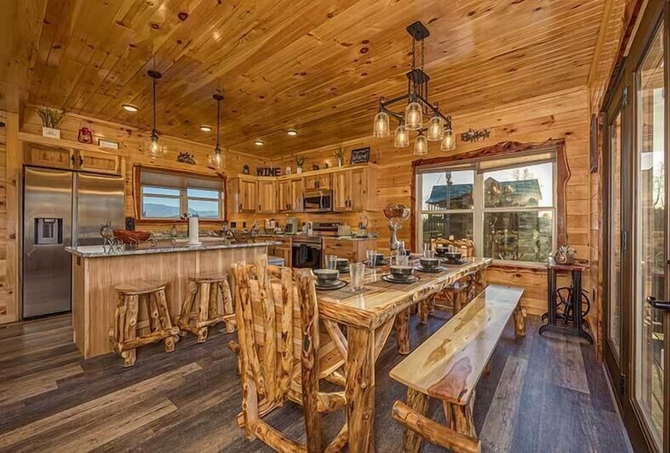 Cabin Rental Dining Room