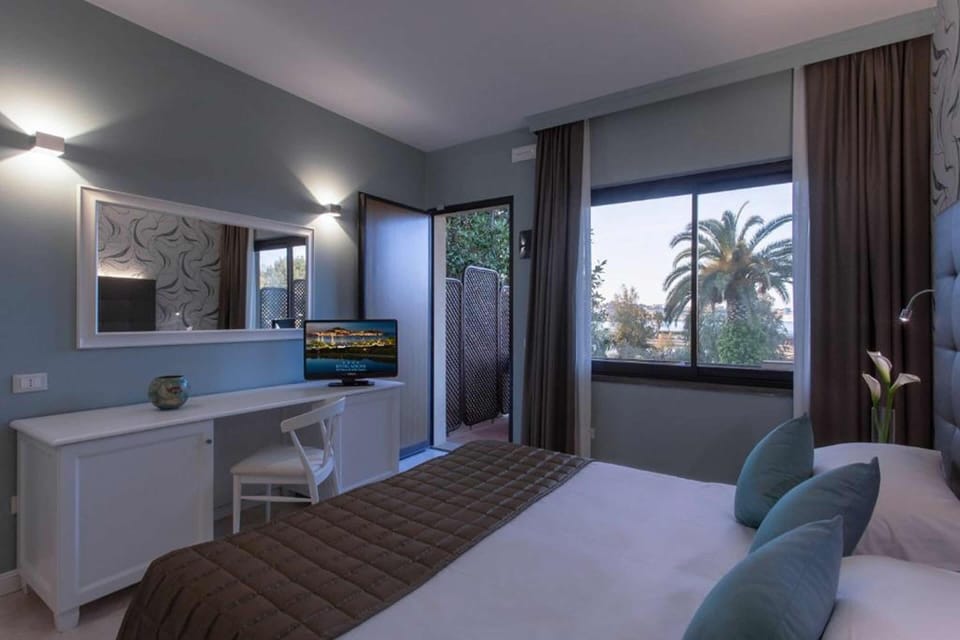 Triple Room (Prestige) | Hypo-allergenic bedding, minibar, in-room safe, desk