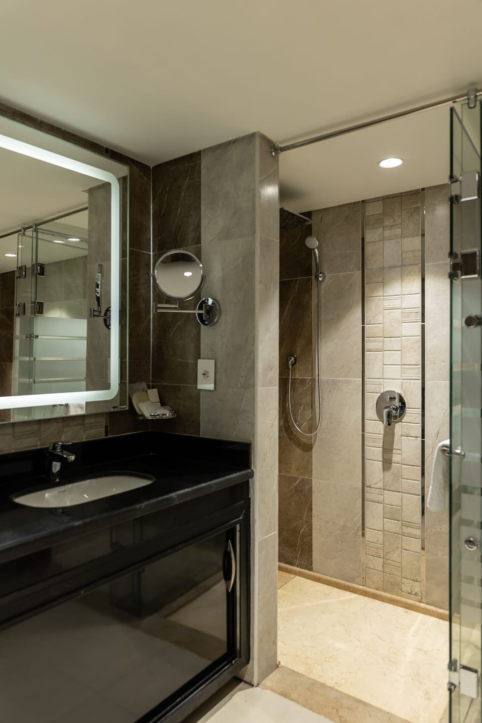 Royal Suite | Bathroom | Hair dryer, bathrobes, slippers, bidet