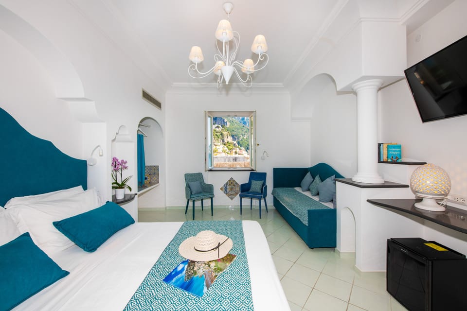 Egyptian cotton sheets, premium bedding, minibar, in-room safe