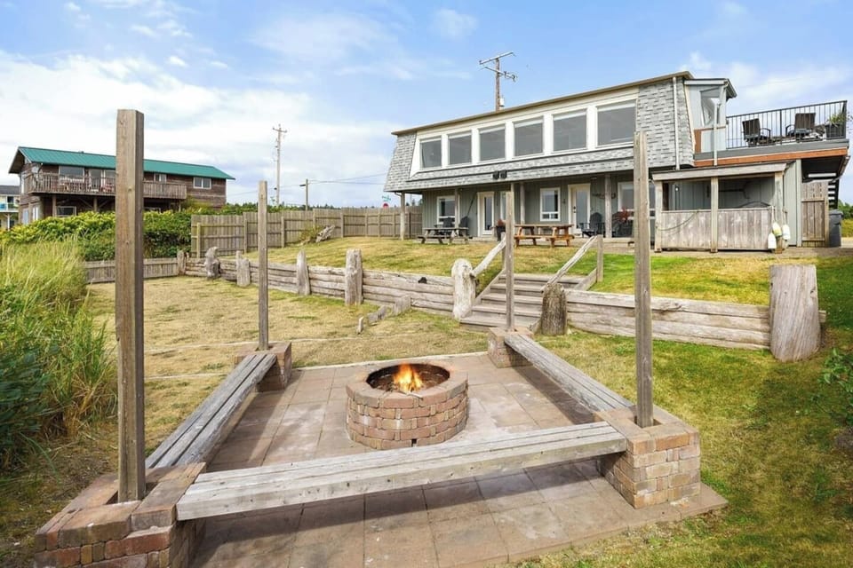 The common fire pit is great for smores or just great evenings sharing stories and making memories. 