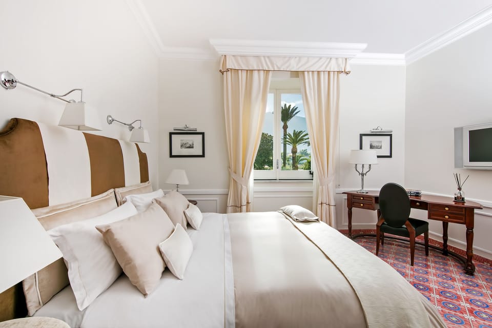 Deluxe Room | 1 bedroom, hypo-allergenic bedding, minibar, in-room safe
