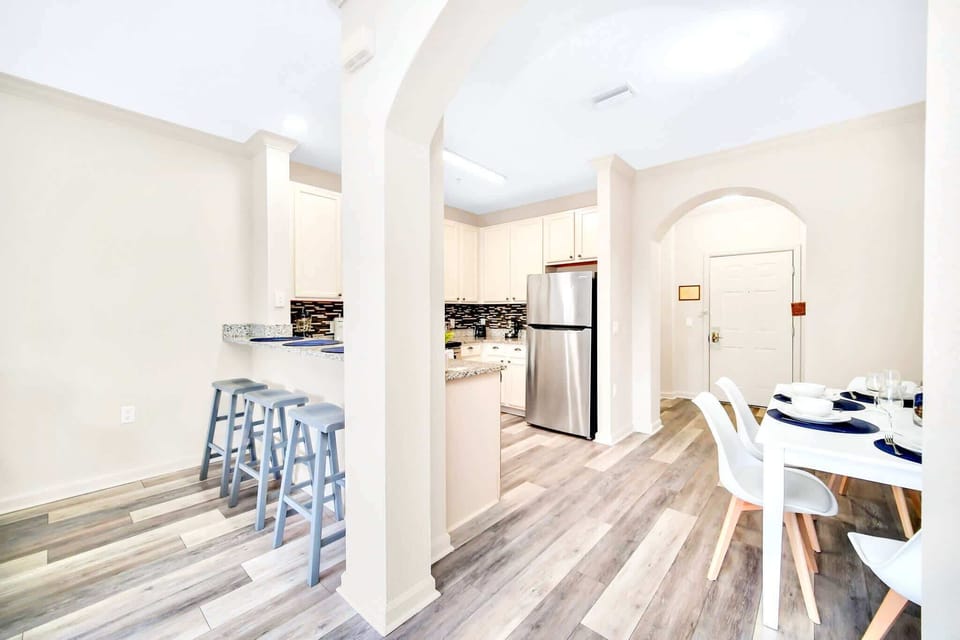 Kitchen breakfast bar seating and dining area