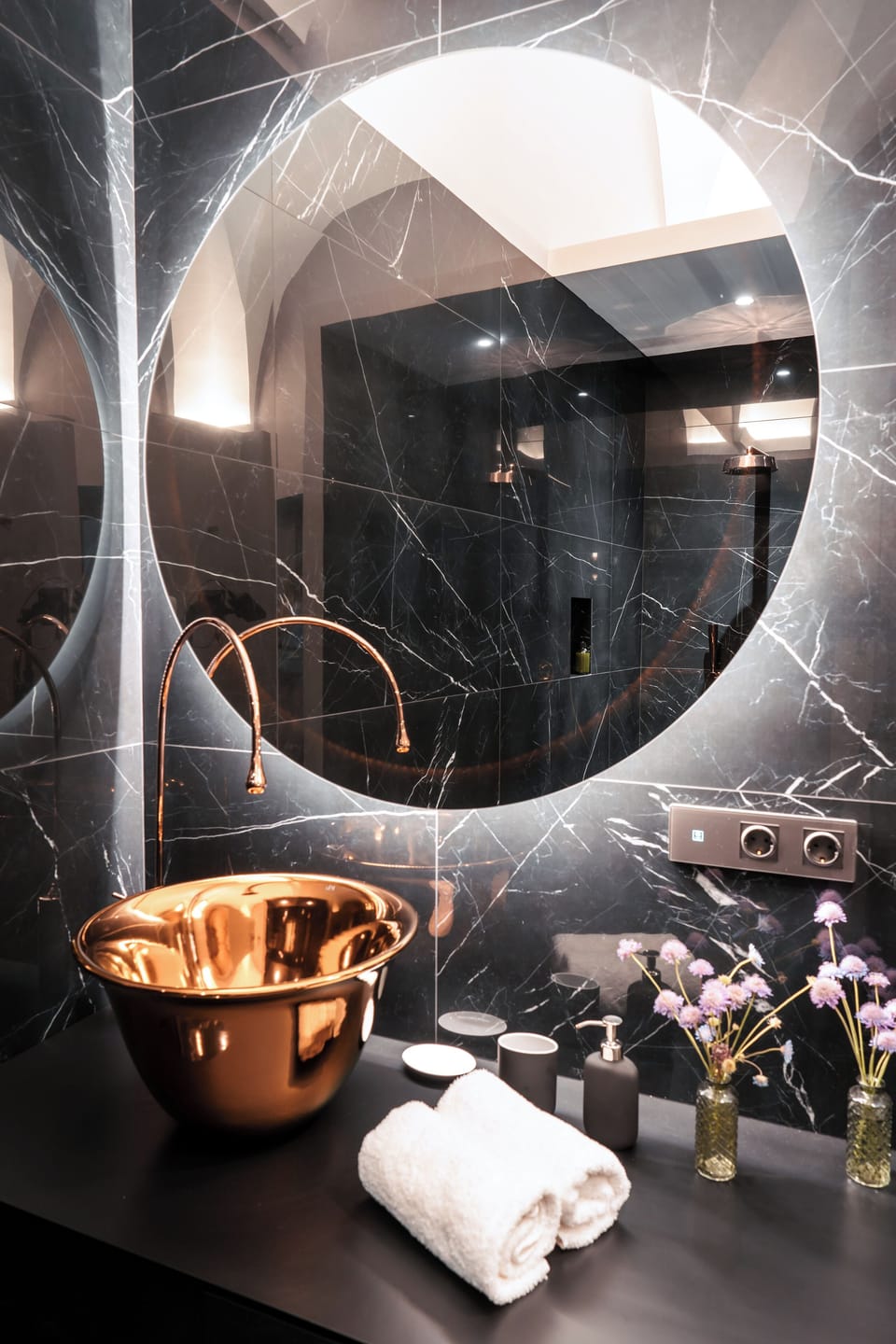 Luxury Room, 1 King Bed, Valley View, Slope side | Bathroom | Shower, hair dryer, bathrobes, electronic bidet