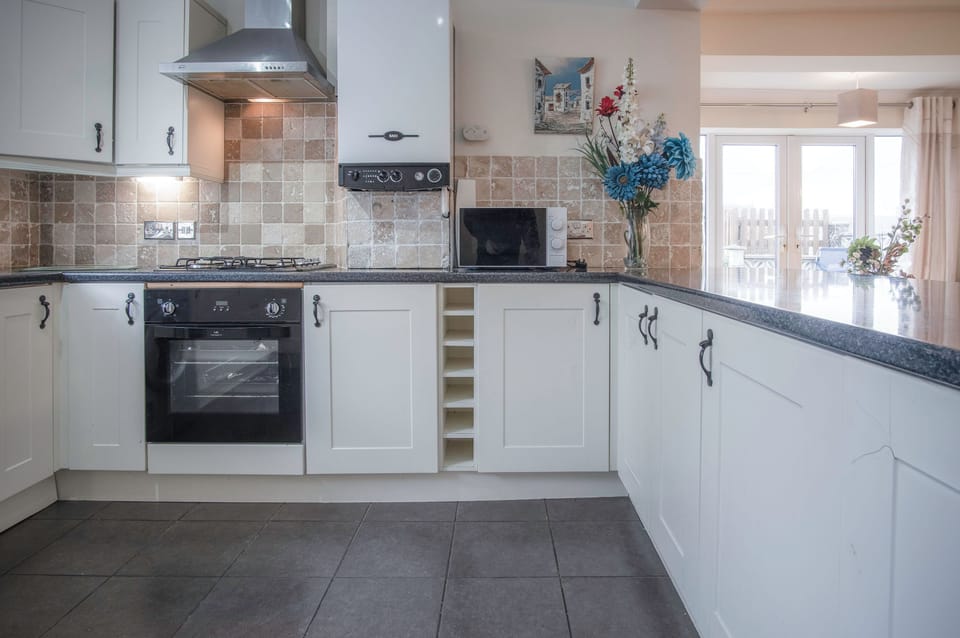 Standard Apartment | Private kitchen | Dining table