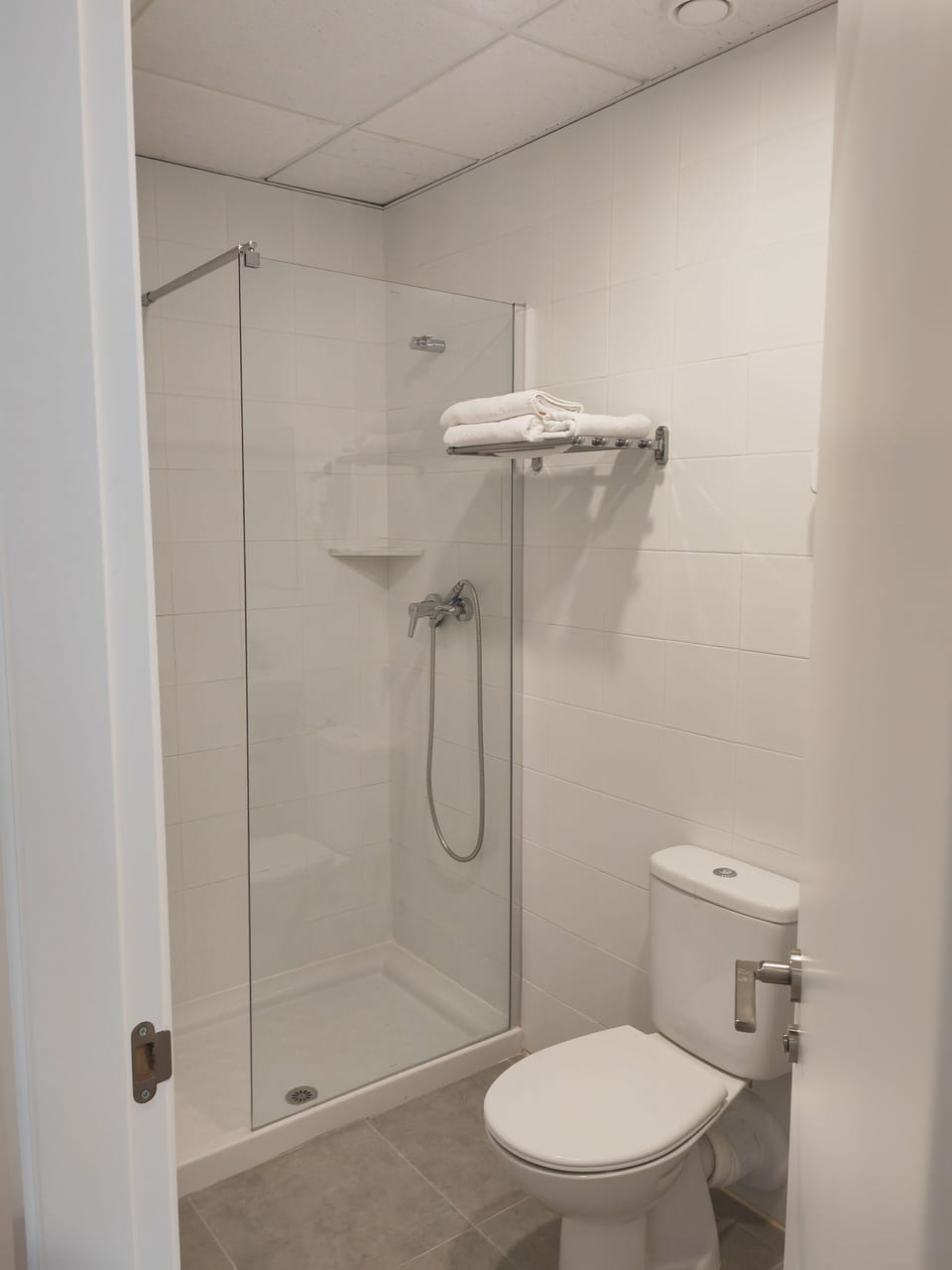 Economy Twin Room | Bathroom | Hair dryer
