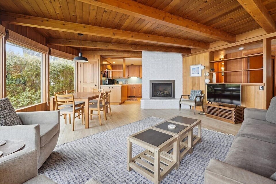 Living Room at Pacific Knoll