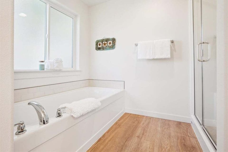 En Suite Bathroom at Kenai Retreat