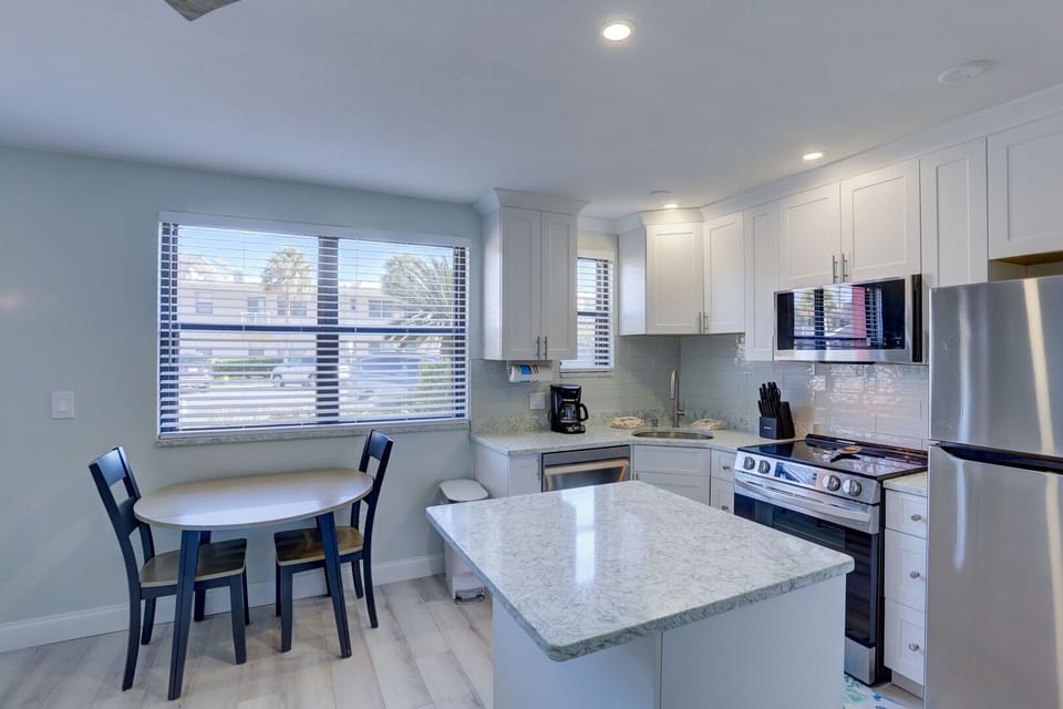 Full kitchen with dishwasher.