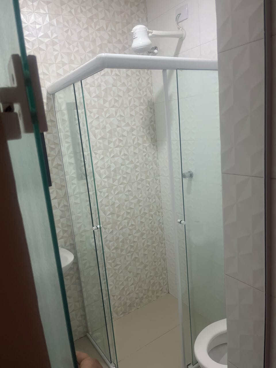 Comfort Double Room | Bathroom | Shower, free toiletries, hair dryer, slippers