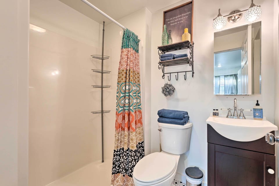 Full Bathroom | Complimentary Toiletries