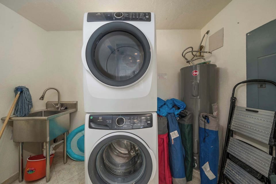Full-size washer and dryer available in-unit for your convenience — perfect for extended stays and beach clean-ups.