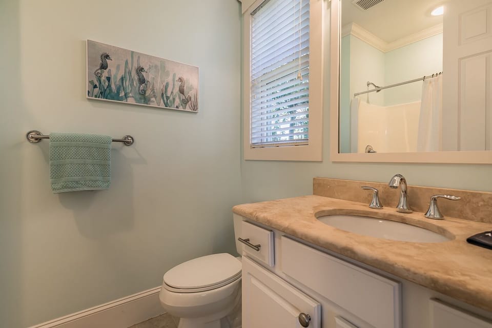 1st level ensuite bathroom