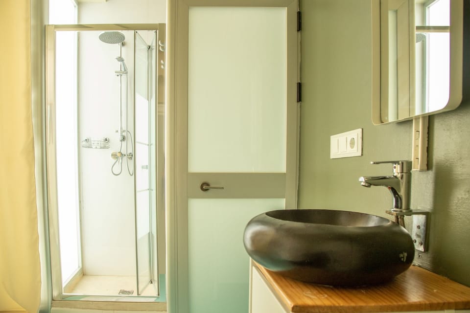 Economy Double or Twin Room | Travel crib, free WiFi, bed sheets