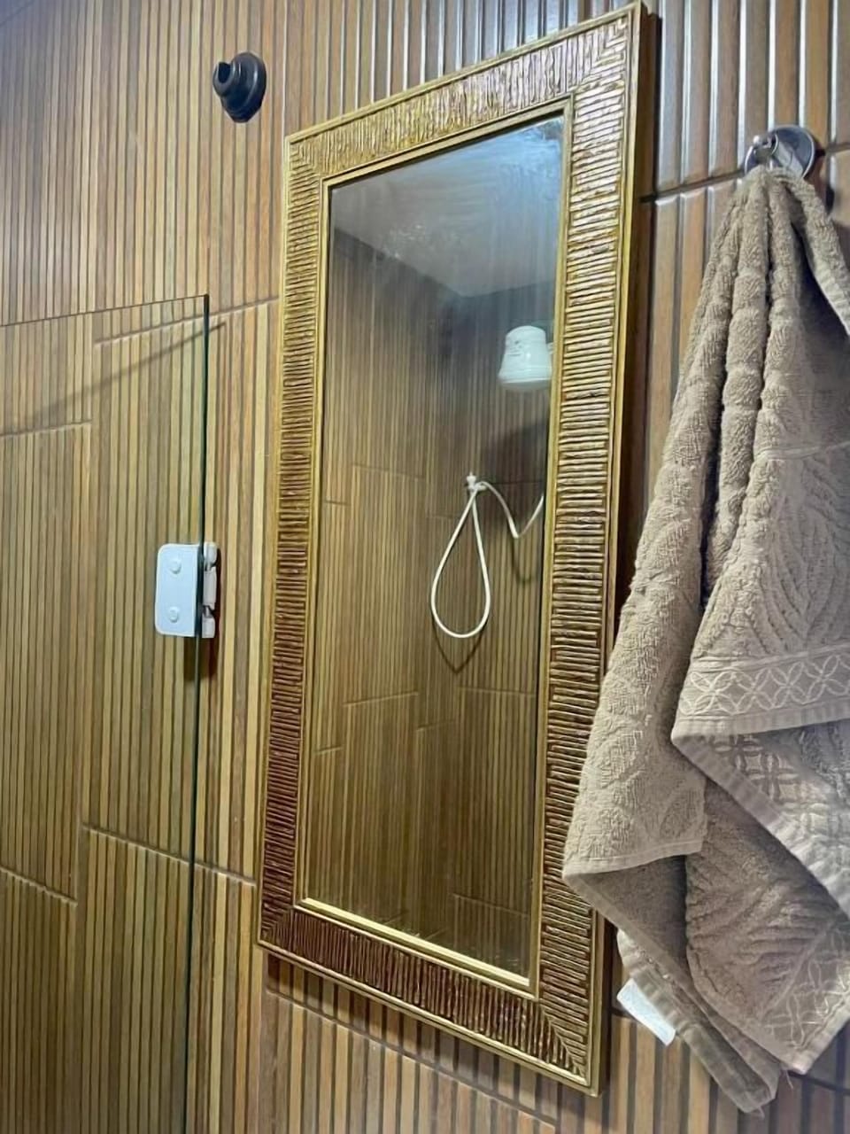 SUITE FAMILIA | Bathroom | Shower, bidet, towels, soap