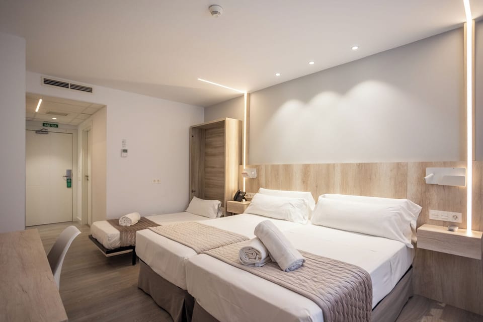 Premium bedding, in-room safe, individually decorated