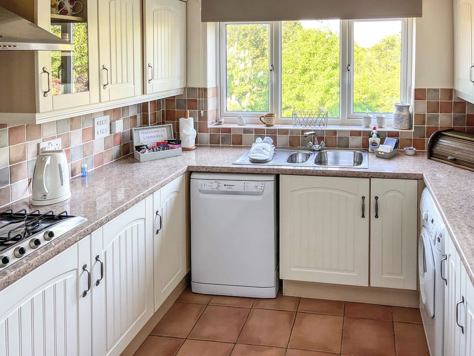 Kitchen | Llamedos, Bideford