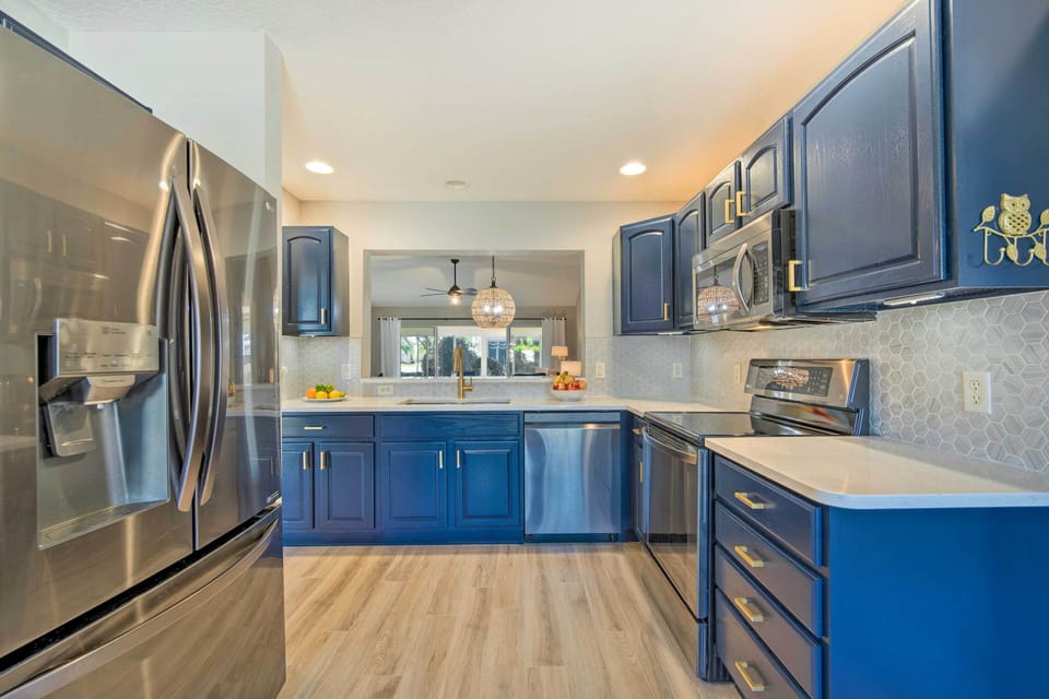 Kitchen | Equipped w/ Cooking Essentials