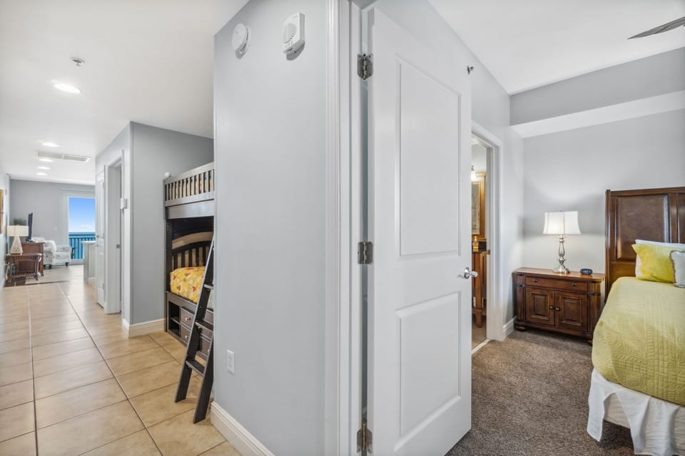 7-web-or-mls-16701-front-beach-rd-1205