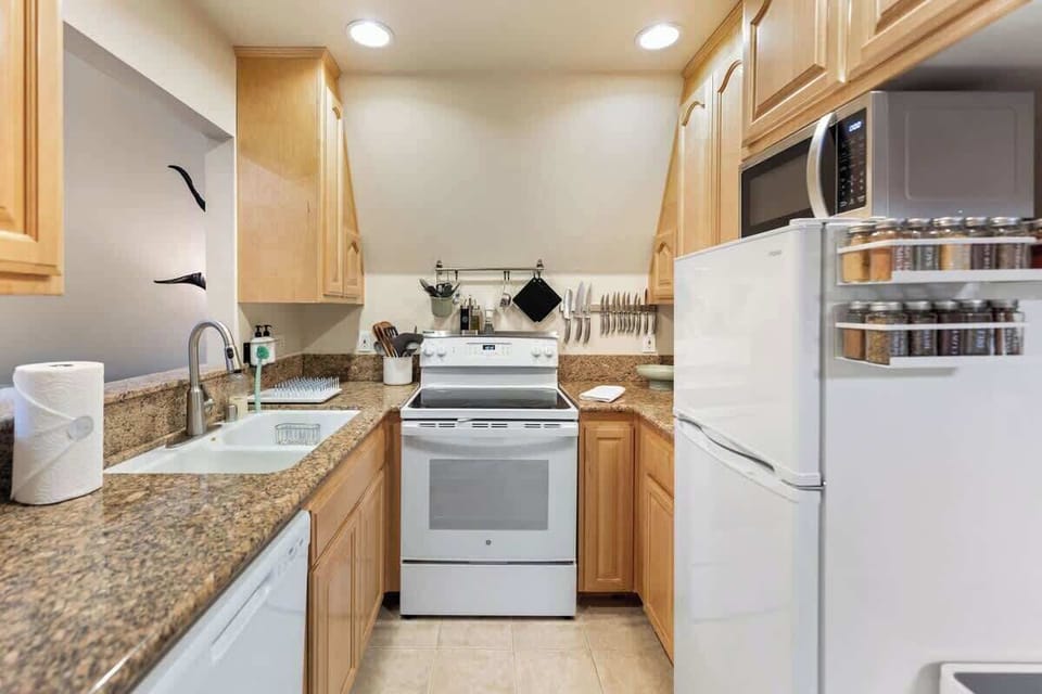 The kitchen is fully stocked with essentials and more. We provide coffee, tea and spices. It has appliances: refrigerator, microwave, stove/oven, and even a dishwasher!