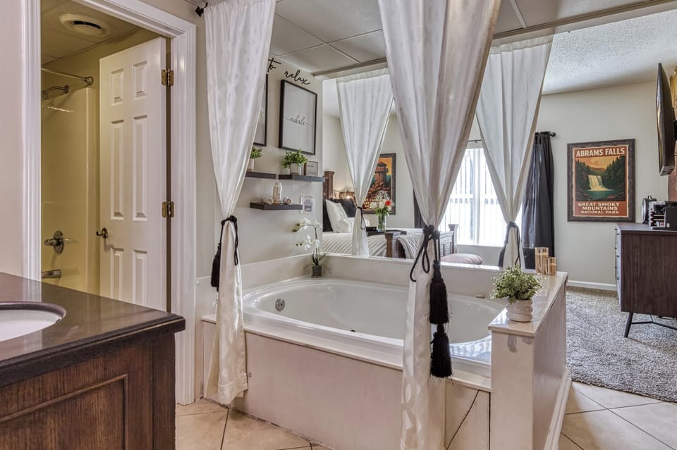 Soak away your cares in this stunning jetted soaking tub, complete with romantic curtains, aromatherapy touches and Smoky Mountain Vibes