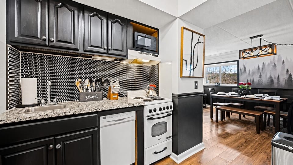 Cook up something special! Our fully equipped kitchen has everything you need to prepare a delicious meal, including a selection of spices to add the perfect flavor. Bon appétit! 