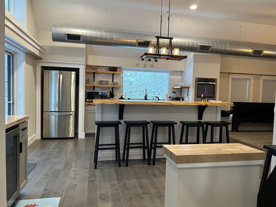 Kitchen Island with Stove top
Double oven in wall