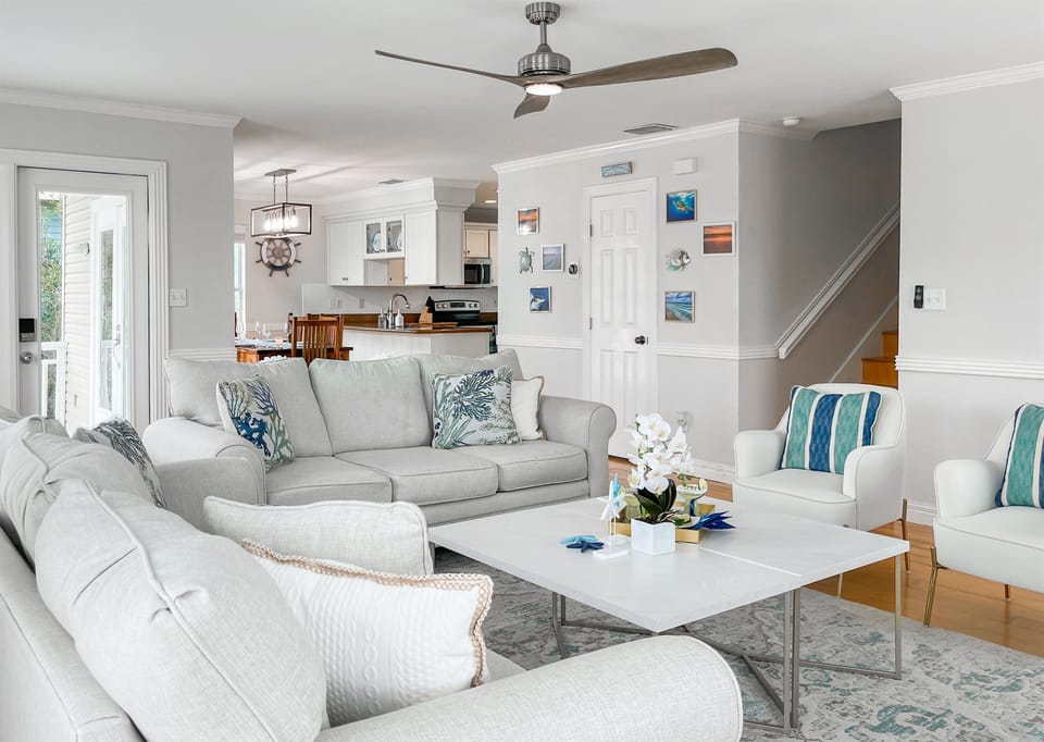 Bright and airy space with stylish decor, perfect for relaxing and entertaining!