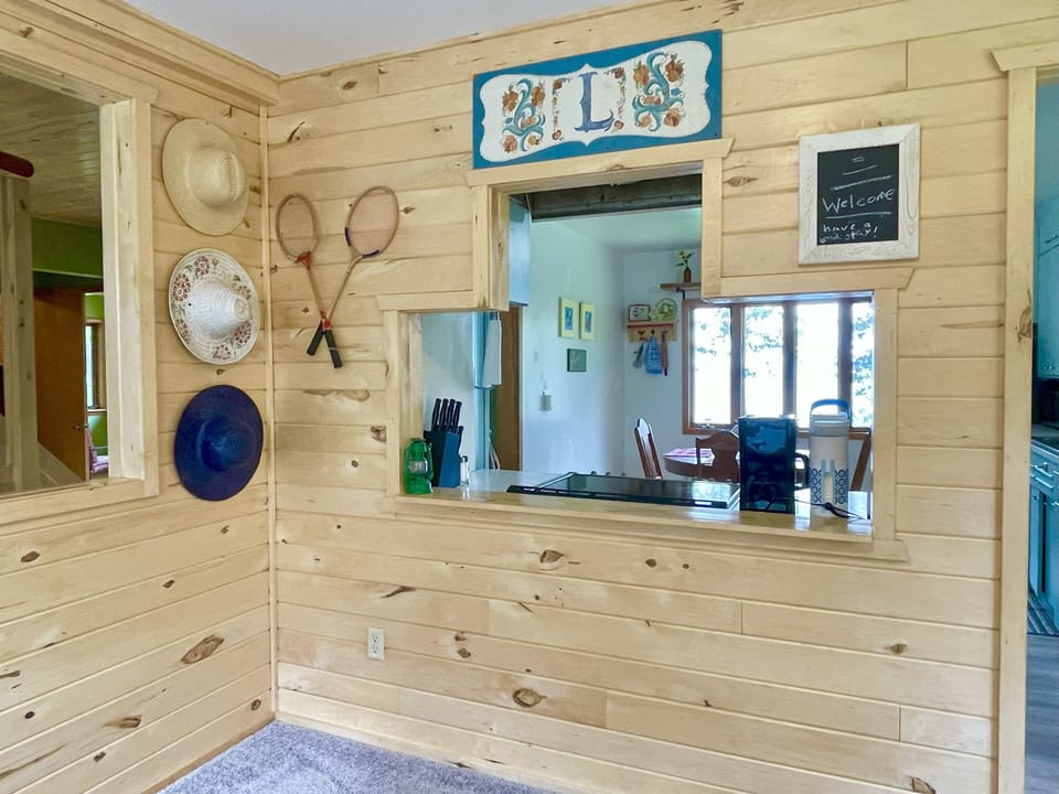 Entry Room facing the kitchen