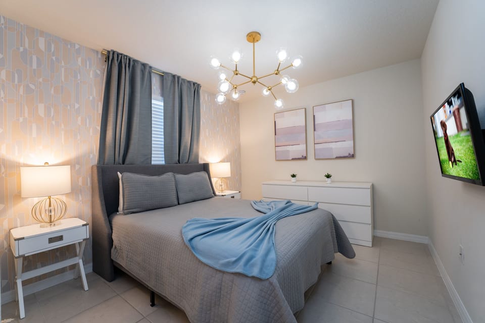 Upstairs Master Suite 4 with queen bed