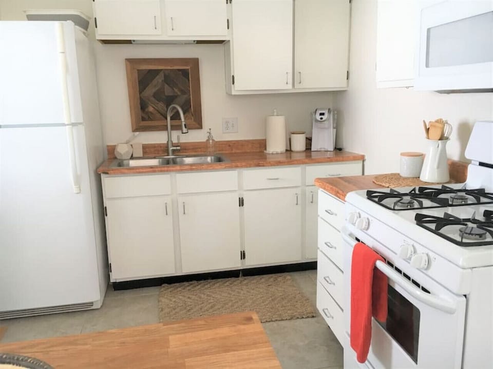 Fully equipped kitchen with everything you need.