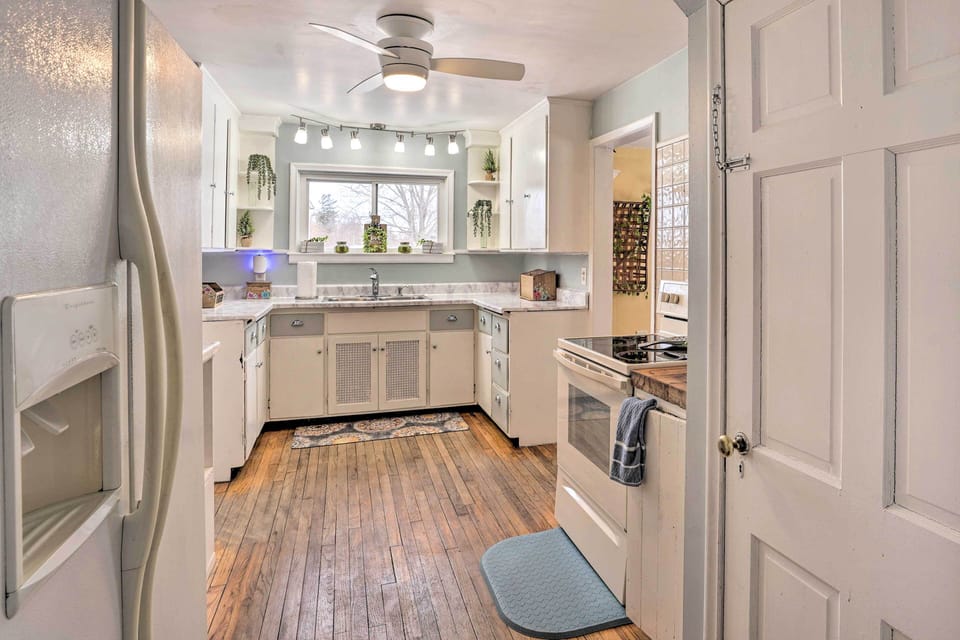 Kitchen | 1st Floor | Dishwasher | Refrigerator | Stove/Oven | Microwave