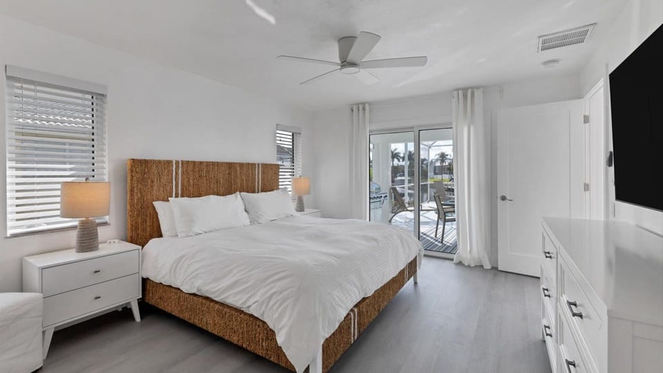 King bed in the master bedroom with lanai access