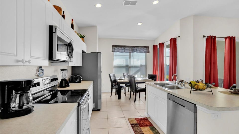 Kitchen (Angle)