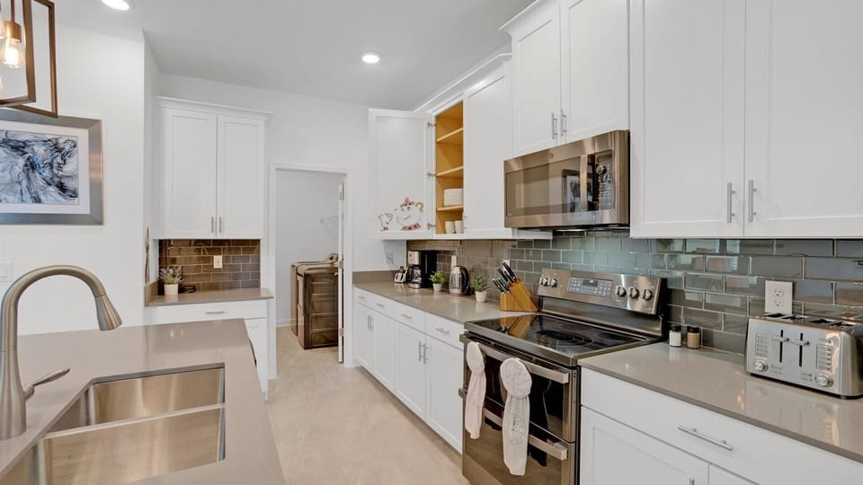 Kitchen (Angle)