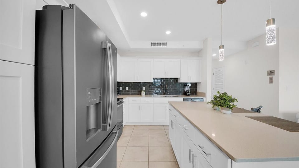 Kitchen (Angle 2)