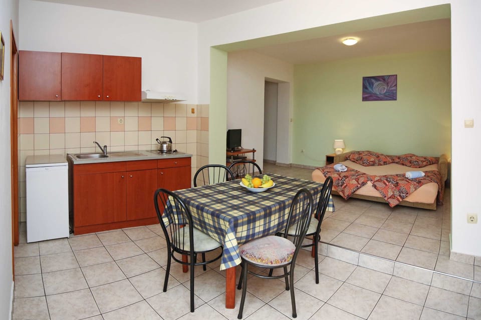 Apartment (One Bedroom Apartment with Terrace) | Private kitchenette | Fridge