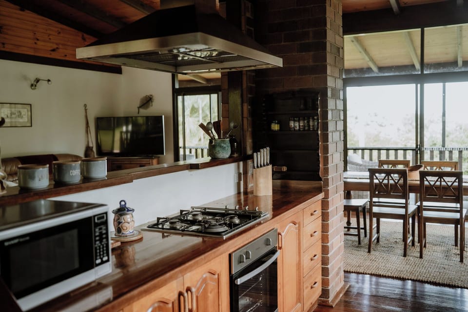Traditional Chalet | Private kitchen | Coffee/tea maker, toaster, cookware/dishes/utensils