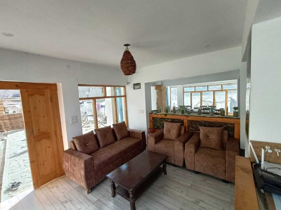 Deluxe Double Room | Living area