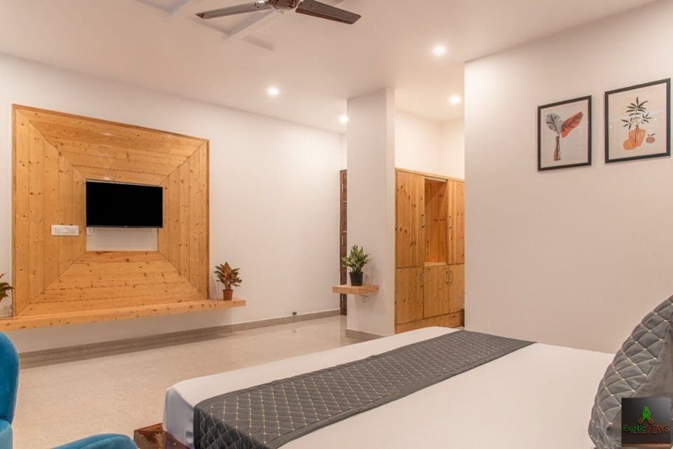 Family Suite | Desk, free WiFi, bed sheets