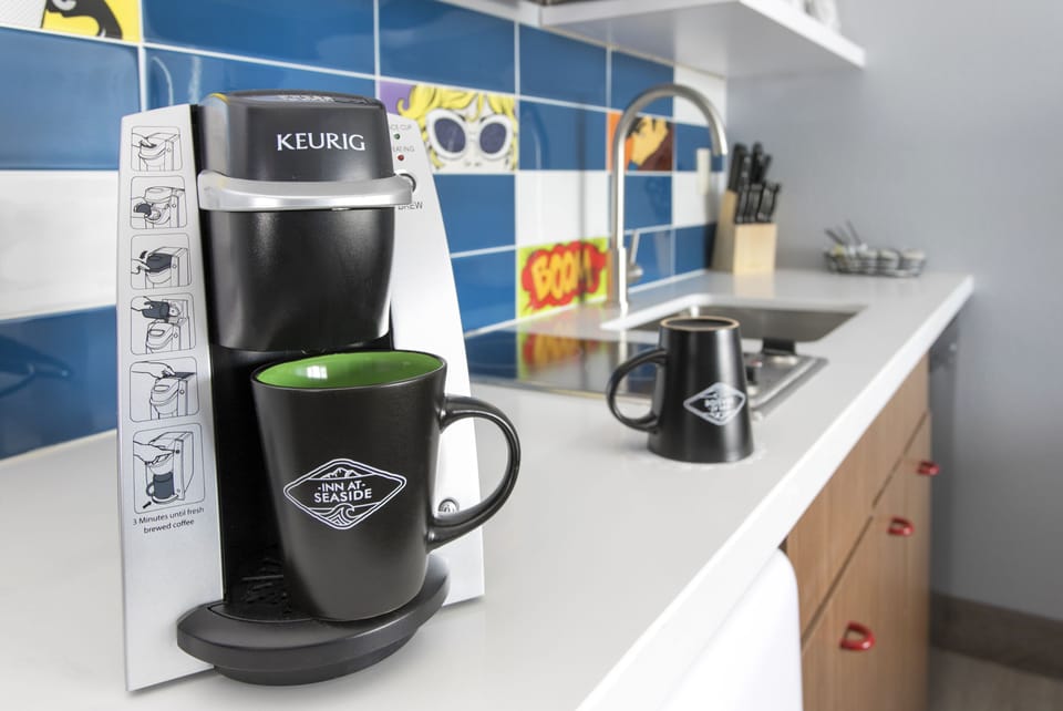 Studio Suite | Private kitchen | Fridge, microwave, coffee/tea maker, eco-friendly cleaning products